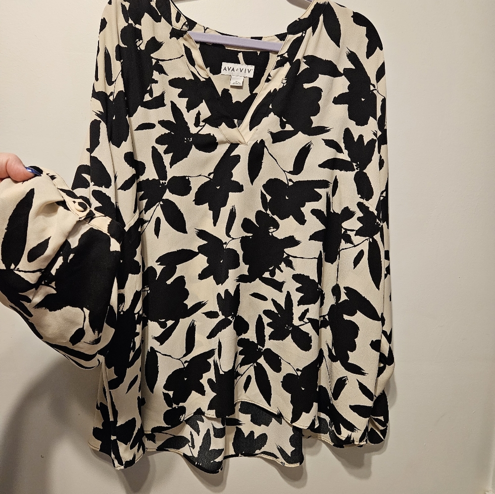 Ava Viv black and off white blouse